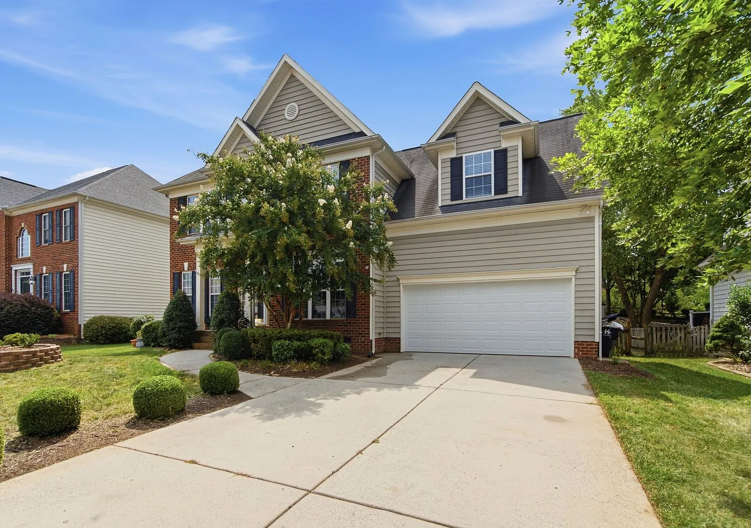 Freshly Updated Hampton Ridge Home Refinished Hardwoods, New Carpet & Fenced Yard — Photo 3