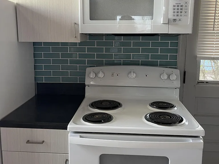 530 Myra St — Photo 10