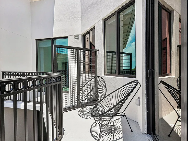 Alexan Roxy — Photo 12
