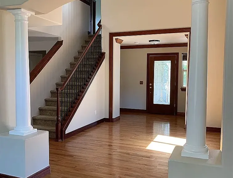 2226 Ashwood Pl — Photo 2