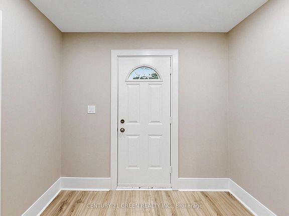 5th image of 87 Fennell Ave W