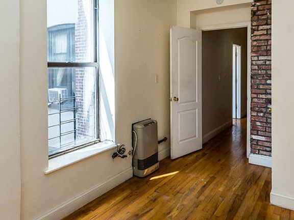 3rd image of 346 Gates Ave #B7
