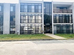 32 Skyline Dr APT 8, Braintree, MA 02184
