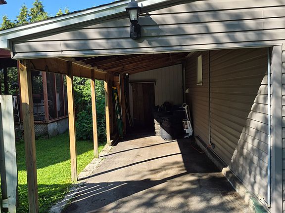 2nd image of 162 1st Ave
