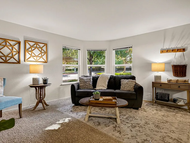 Mission Ranch Apartments — Photo 4