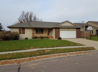 409 N Linwood Ct, Sioux Falls, SD 57103