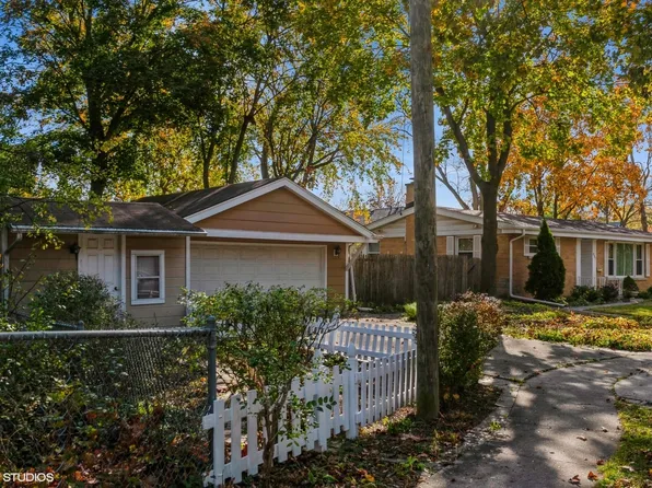 857 W Juniper Ct, Deerfield, IL 60015