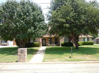 1913 Quail Run Dr, Corinth, TX 76208