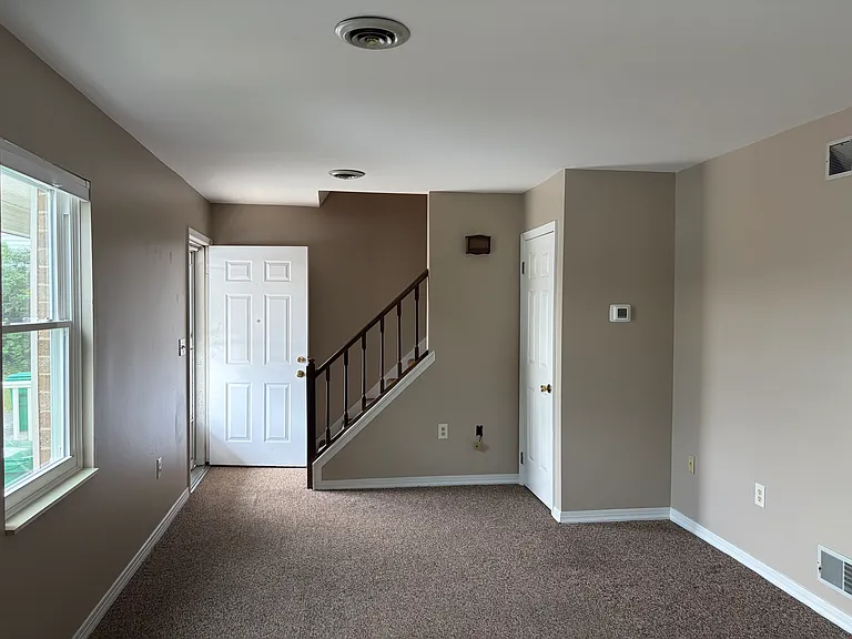 141 E South St — Photo 3