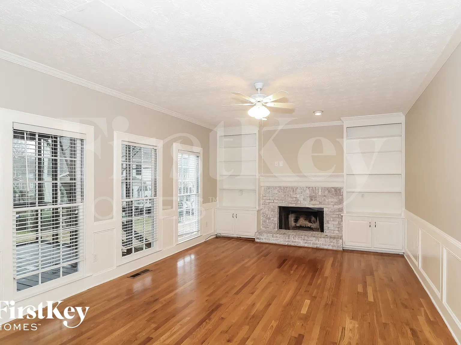 4 bed, 2.5 bath, 2493 sqft, $3,005 — Photo 3