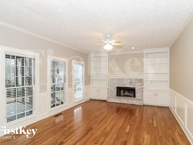 2117 Gatwick Dr — Photo 3