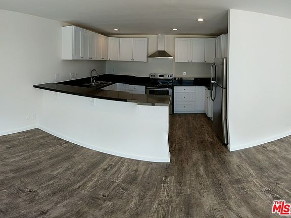 5th image of 2210 N Beachwood Dr #16