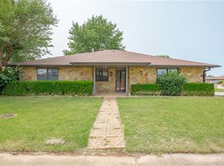 740 Cooper Ln, Yukon, OK 73099