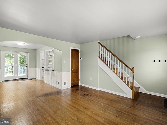5th image of 61 Hershey Ave