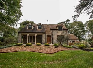 25 Clover Hills Dr, Rochester, NY 14618