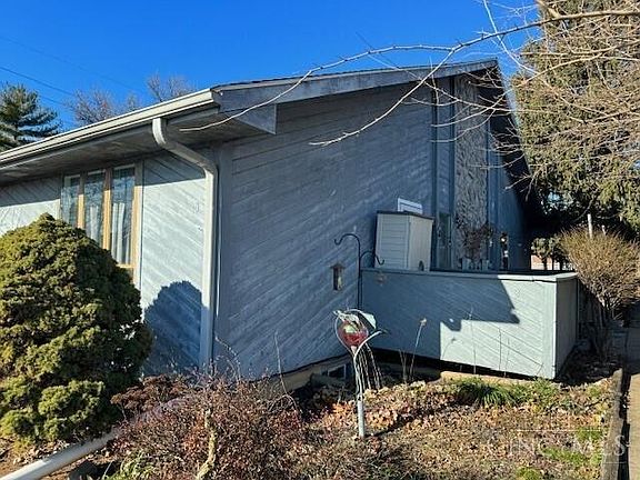 2nd image of 300 E Oak Ave