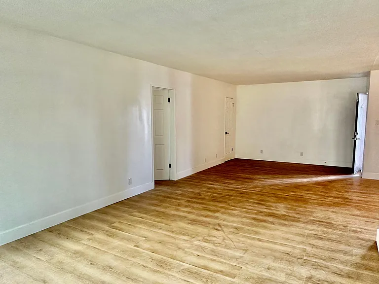 12121 La Maida St #15 — Photo 19