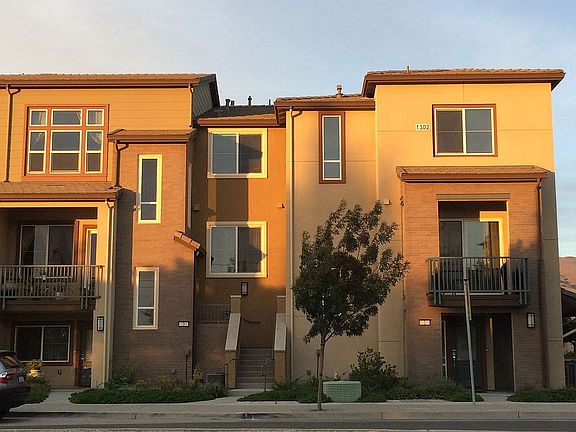 3rd image of 1302 N Capitol Ave #3