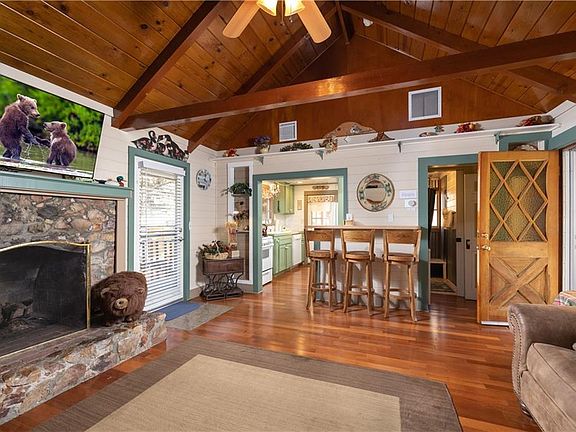 2nd image of 417 W Tiger Lily Dr