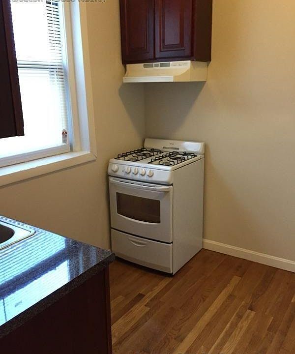 2nd image of 27 Saint Lukes Rd #38A