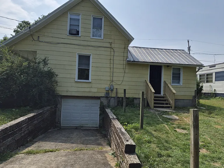 1353 Bakers Ridge Rd — Photo 2