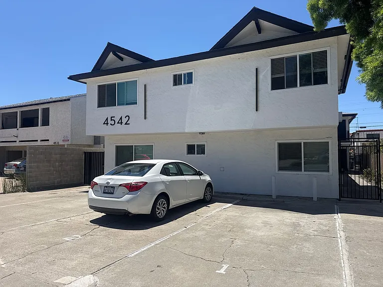 4542 Felton Ave — Photo 5