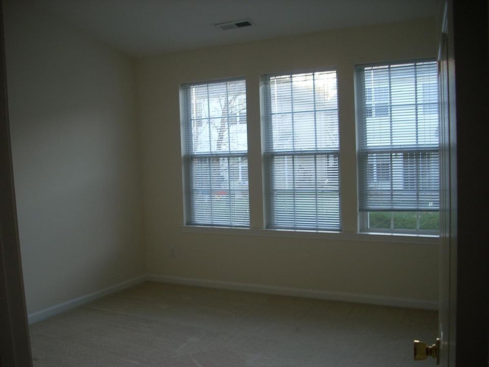 2nd image of 2206 Valley Haven Dr