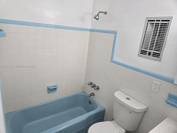 3rd image of 5120 NE 18th Ave APT 2