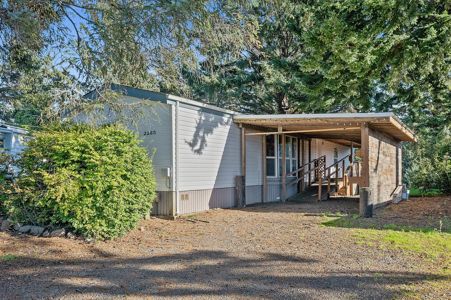 2285 Martin Ave W photo 1