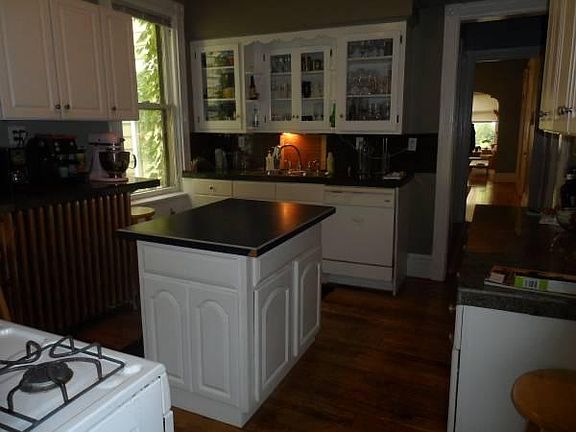 3rd image of 1538 N Marshall St #1