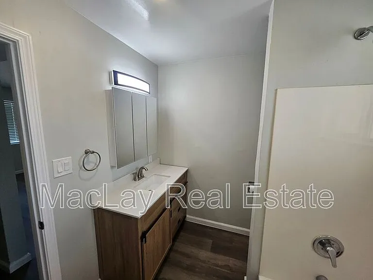 524 W 3rd Pl — Photo 16