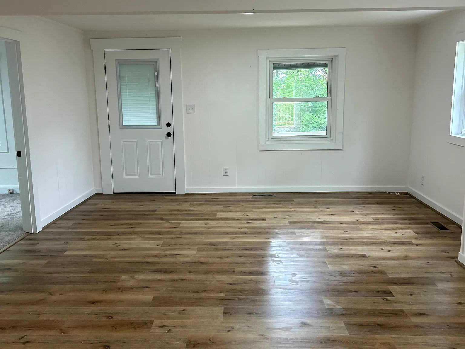 3 bed, 988 sqft, $1,650 — Photo 4