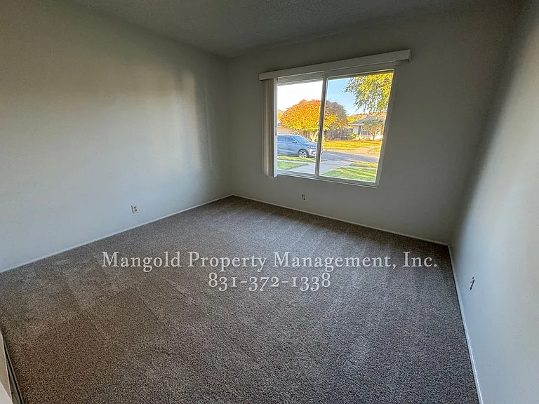 22490 Ferdinand Dr — Photo 19