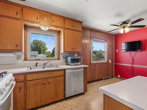 4th image of 921 3rd AVENUE