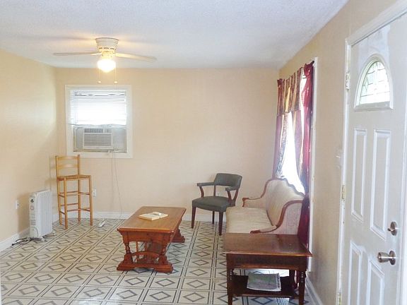 3rd image of 4110 Pressburg St