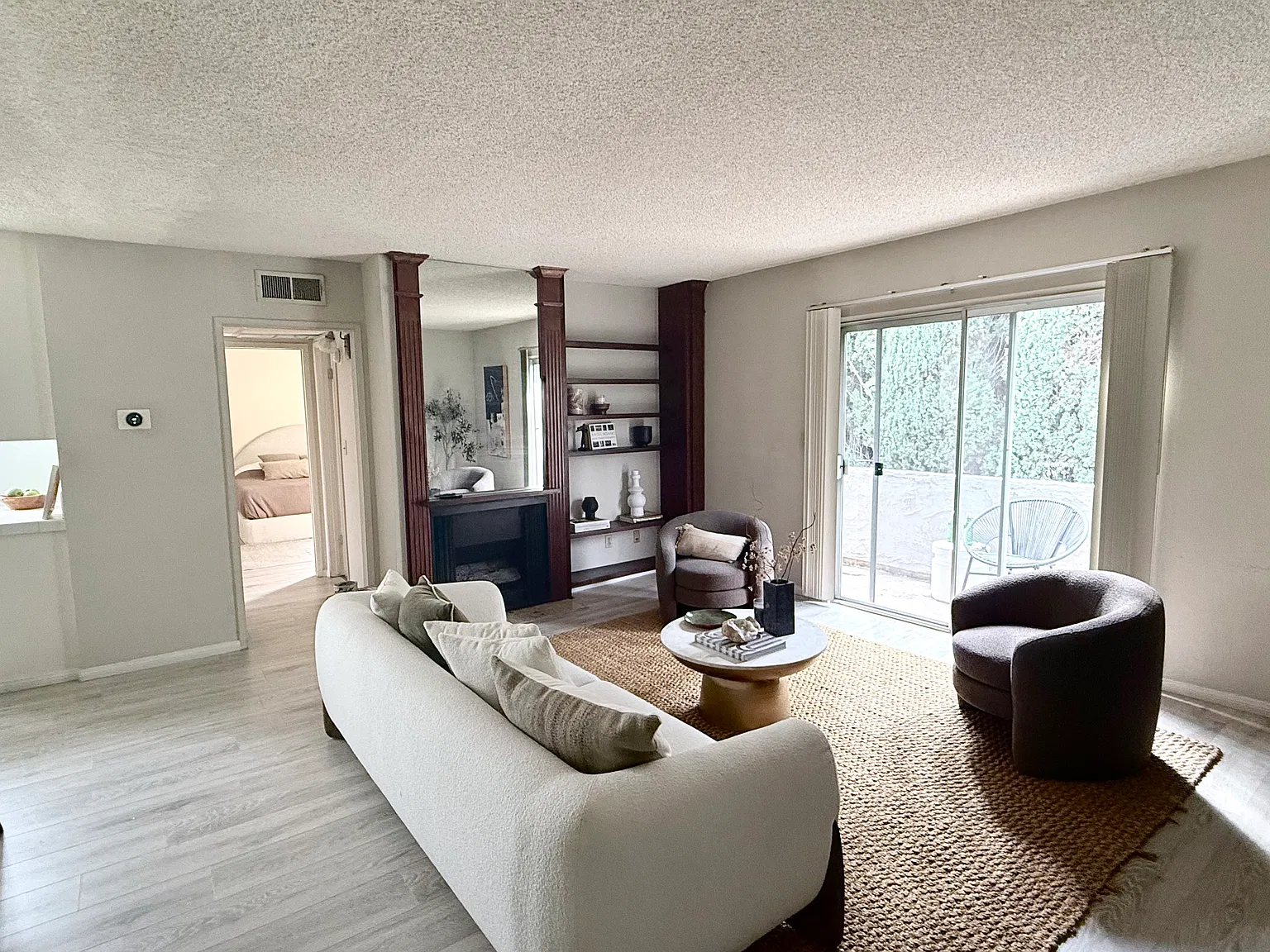 1 bed, 829 sqft, $2,500 — Photo 2
