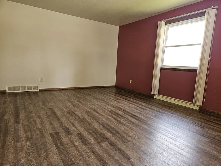 417 S Matthias St — Photo 7