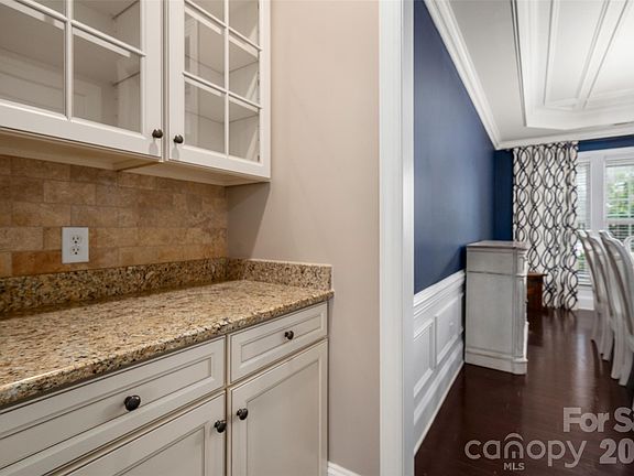 5th image of 3218 Dunbar Ln