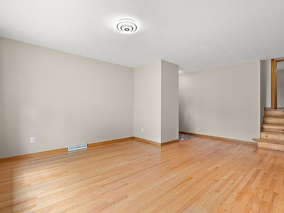 5th image of 18422 Oakwood Ave