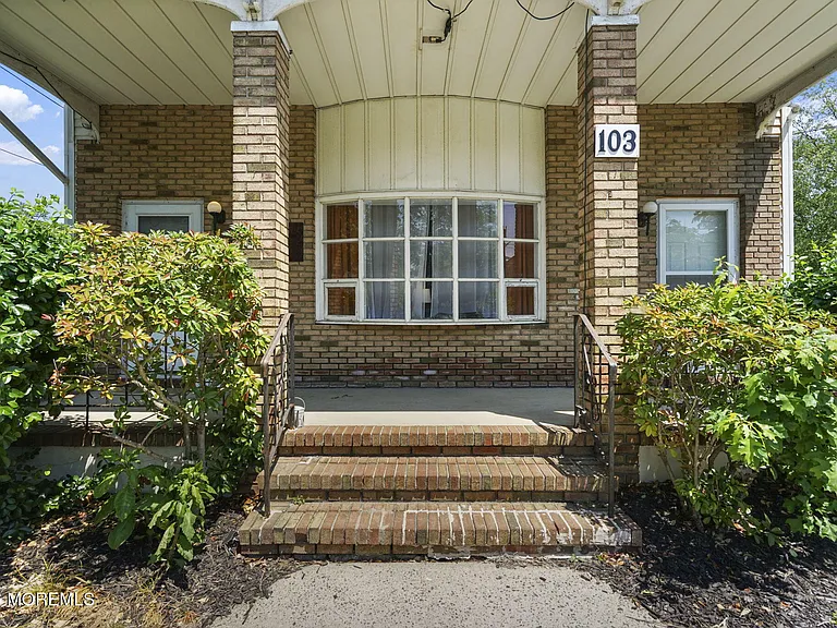 103 Main St #UPSTAIRS — Photo 9