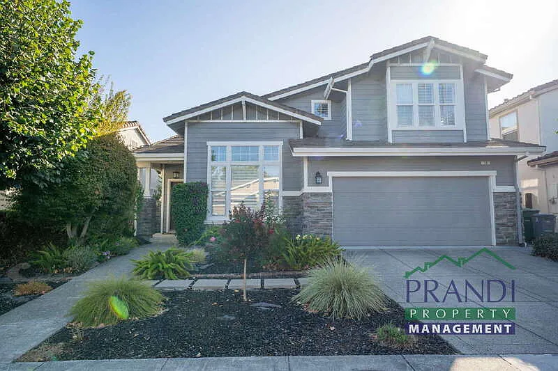 4 bed, 3.0 bath, 2917 sqft, $6,500 — Photo 2