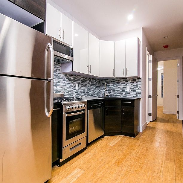 1st image of 256 Graham Ave #404