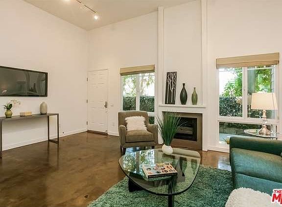 3rd image of 11033 Massachusetts Ave APT 11