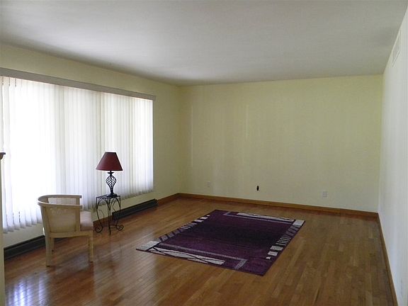 4th image of 845 E Elaine Dr