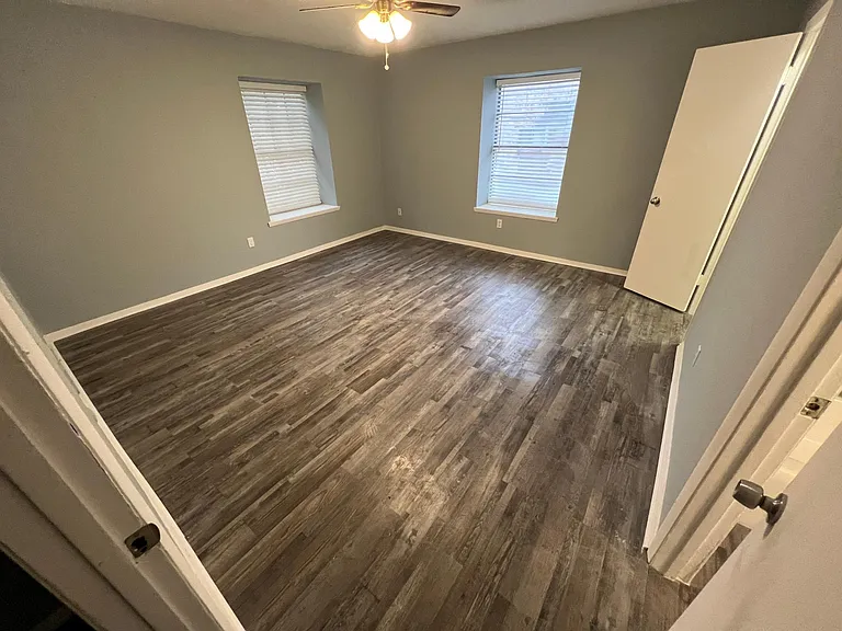 Hampton Gardens Apartment — Photo 18