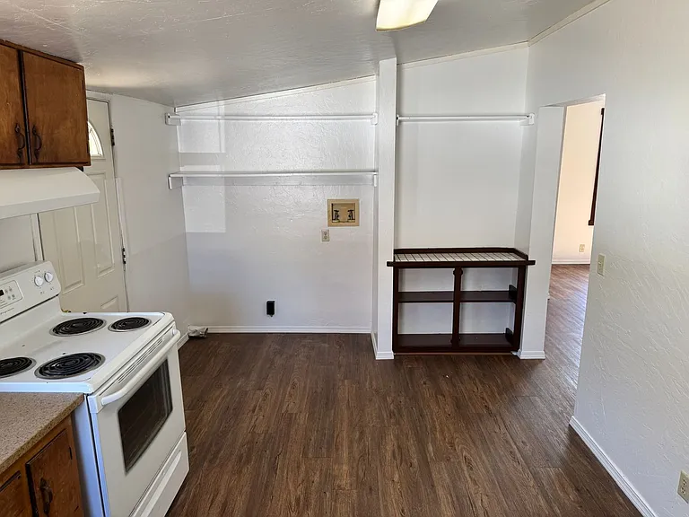 1606 Ash Ave — Photo 16