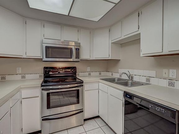 4th image of 13405 Fox Chapel Ct