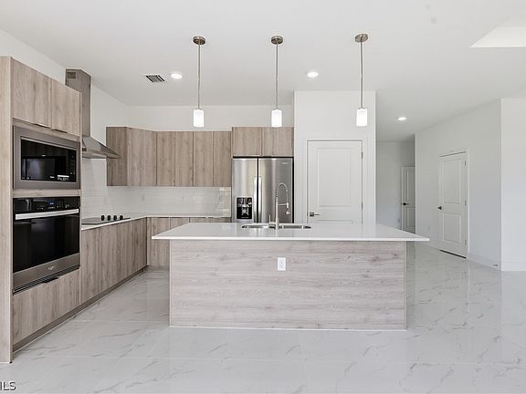 3rd image of 1253 Argosy Rd