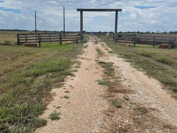 357 Mustang Ridge Rd, El Campo, TX 77437