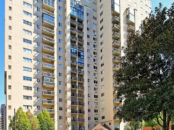 3rd image of 1121 S Eads St #503